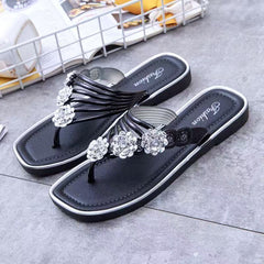 AURAVIVA - NUOVI SANDALI PIATTI ESTIVI TRASPIRANTI DA DONNA COLOR ARGENTO, INFRADITO CASUAL CON SUOLA IN PVC E FIORI DI STRASS.