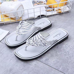 AURAVIVA - NUOVI SANDALI PIATTI ESTIVI TRASPIRANTI DA DONNA COLOR ARGENTO, INFRADITO CASUAL CON SUOLA IN PVC E FIORI DI STRASS.